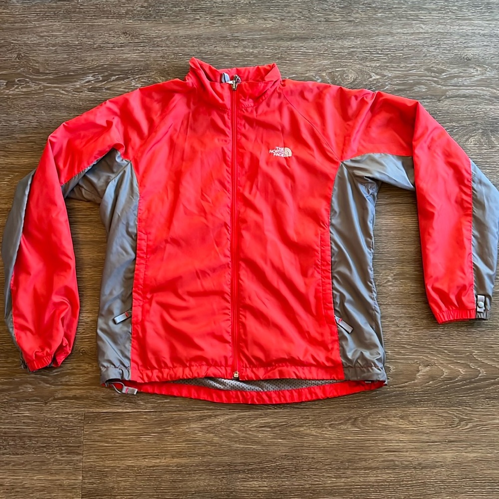 The North Face Women’s Wind Breaker Size Large. Excellent Condition.
